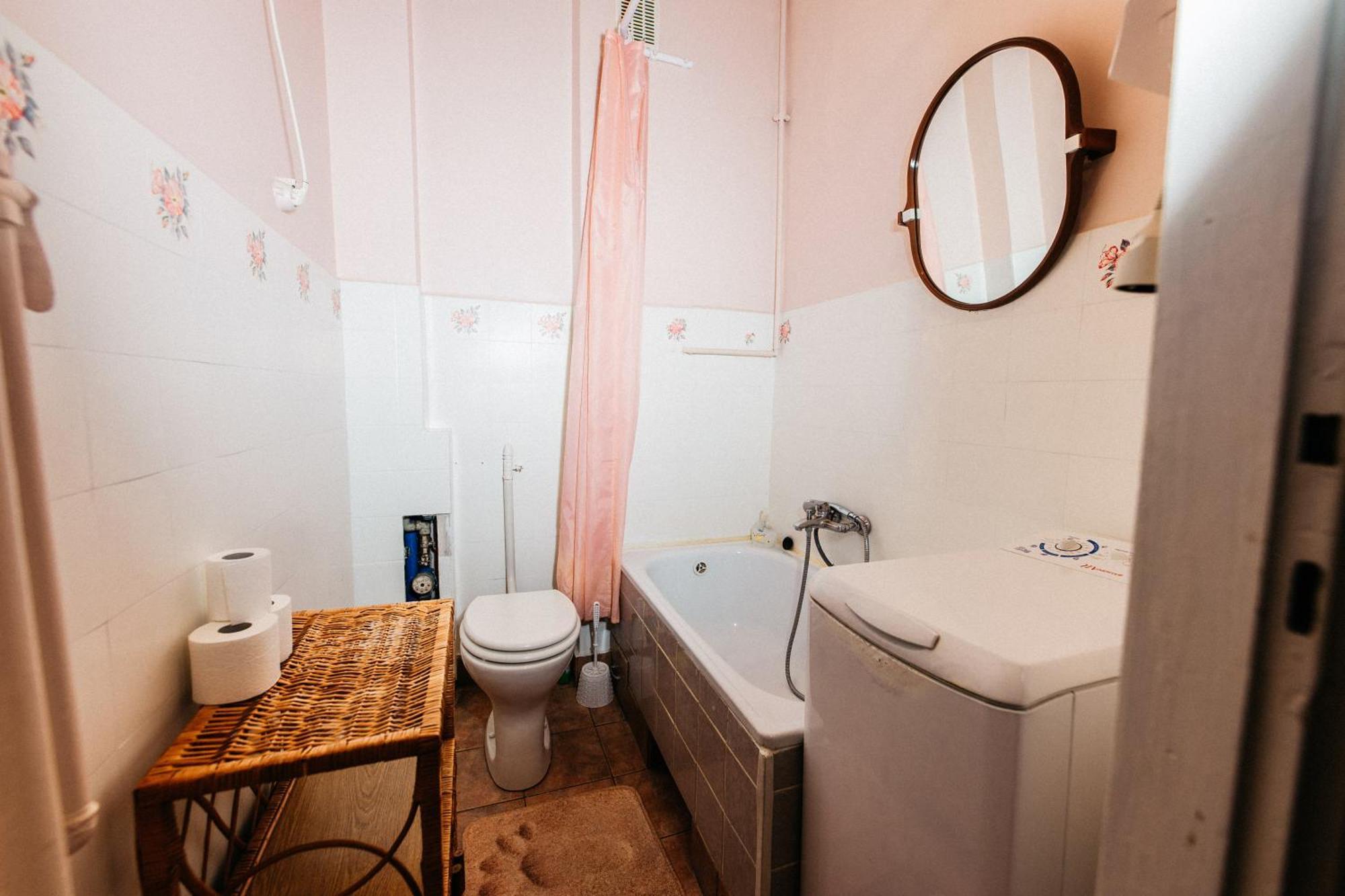 Feel The Old Socialist Style Apartment Krakau Buitenkant foto