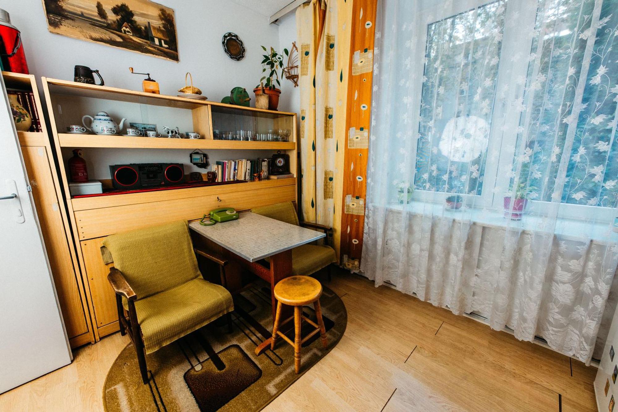 Feel The Old Socialist Style Apartment Krakau Buitenkant foto